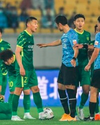  药厂中场大将帕拉西奥斯染红离场  